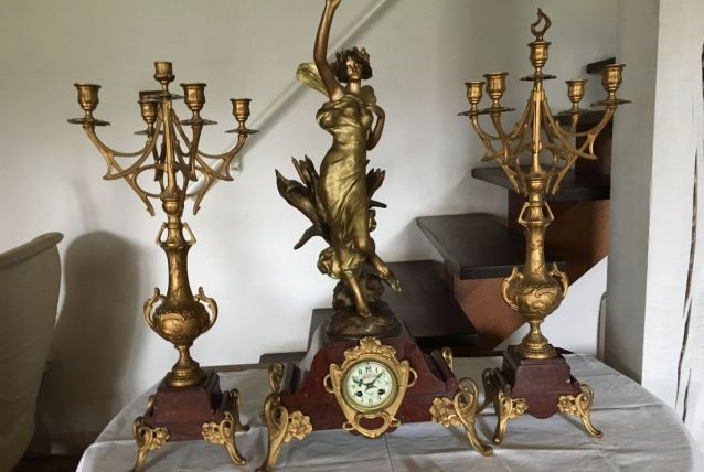 Pendules et bougeoirs