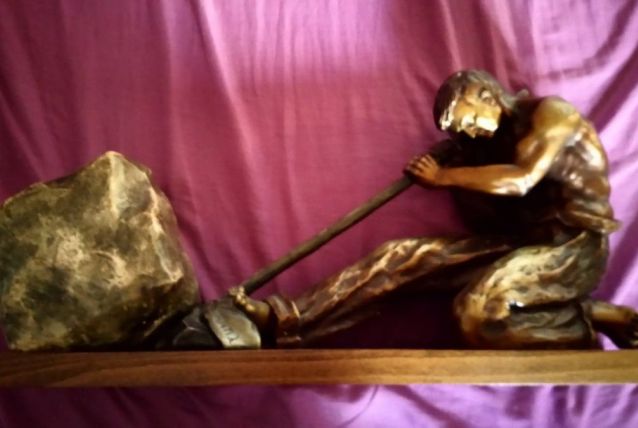 Sculpture "Travailleur de carrière " signée Santi