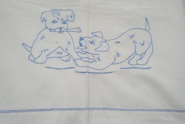 Drap Bébé brodé main motif chien