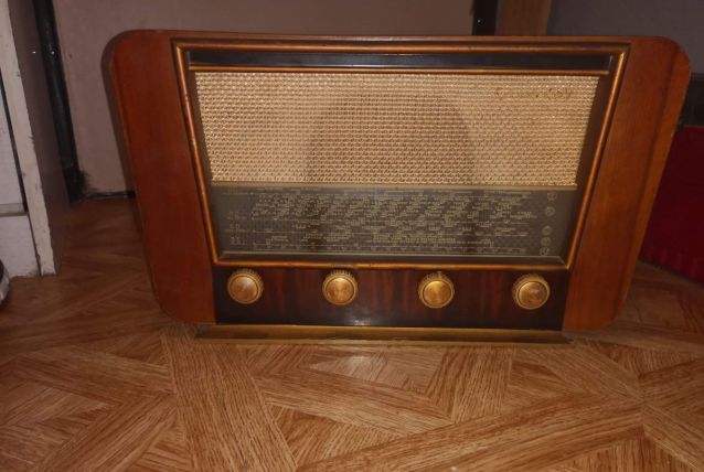 Ancien radio vintage (prix a débattre faire offre) 