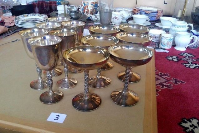 12 coupes en métal argenté