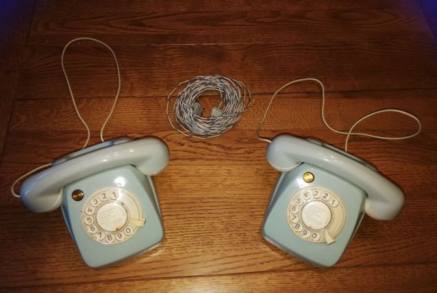 Téléphones gris
