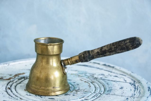 Cafetière turque individuelle en laiton manche bois 