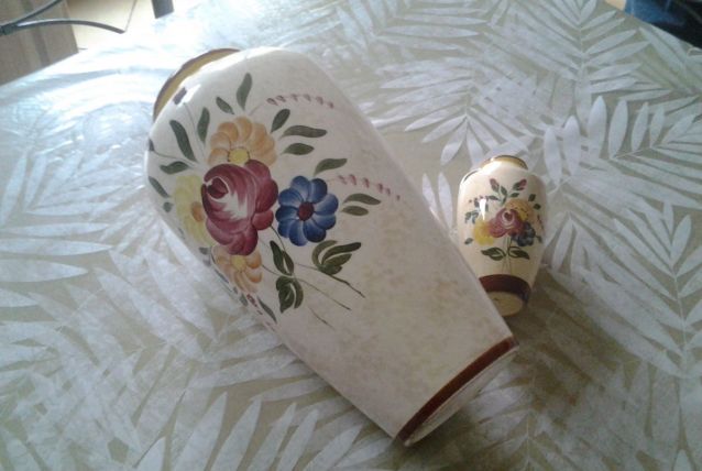2 vases anciens motif fleurs