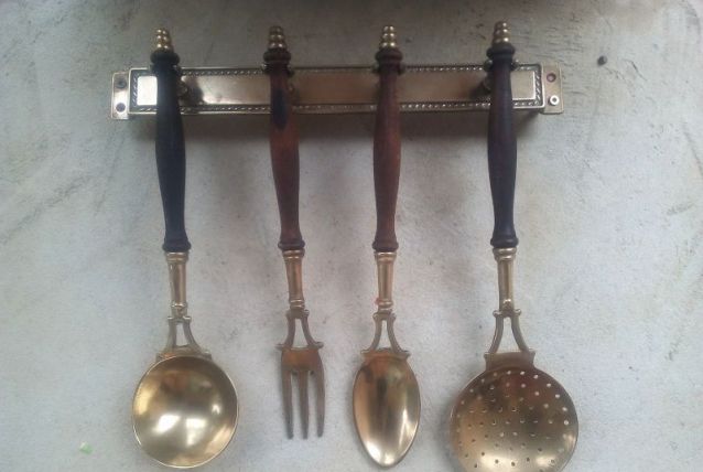 Ustensiles de cuisine en laiton vintage 