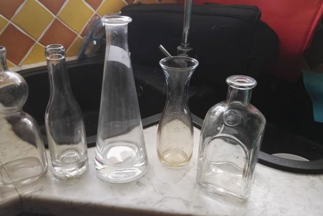 Lors carafes et bouteilles en.verre