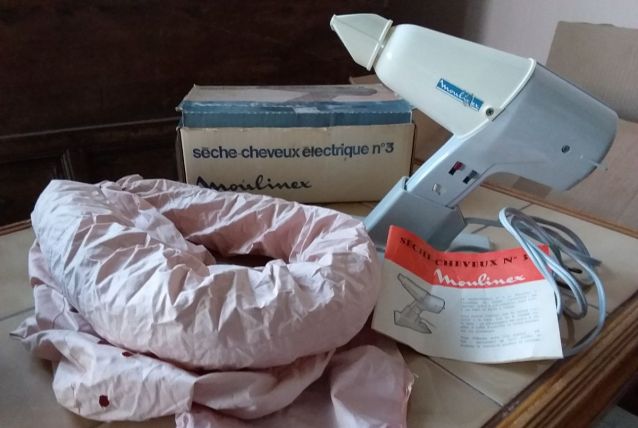 Seche cheveux avec son casque