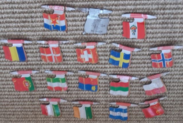 LOT DE DRAPEAUX EN METAL L'ALSACIENNE