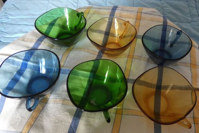 tasses années 70 vereco  différents coloris
