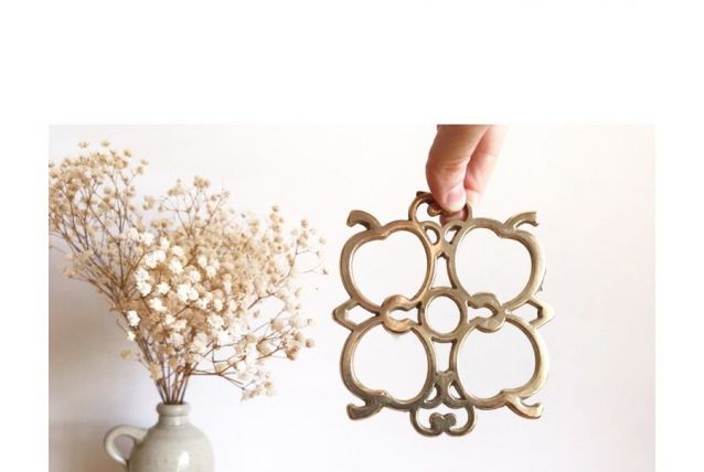 Dessous de plat pomme en laiton 