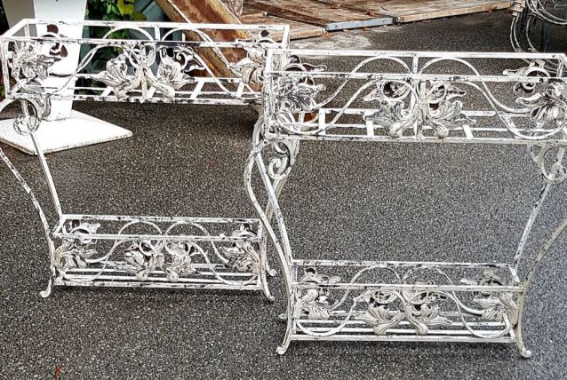 Paire de jardinières en fer forgé plein