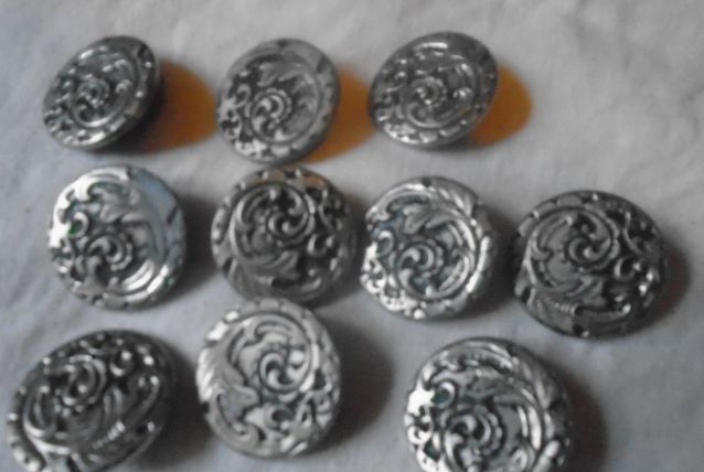 Boutons argentés