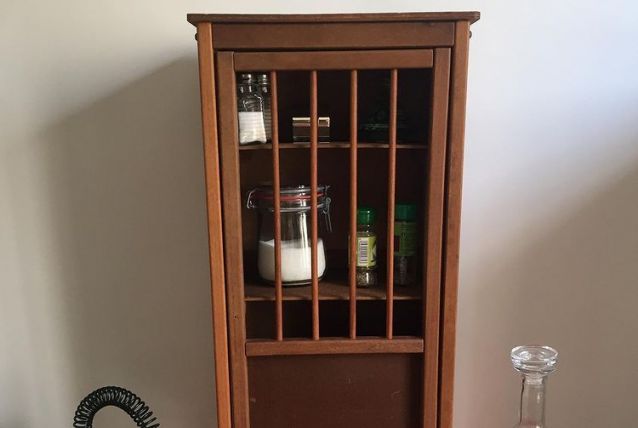 Petite armoire / cabinet de curiosités