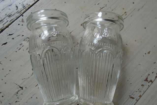 2 petits vases restaurant Escofier