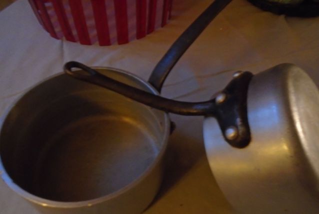 2 casseroles en aluminium épais