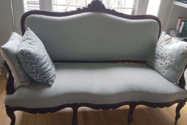 Canapé style Louis XV retissé à neuf assise 40 cm