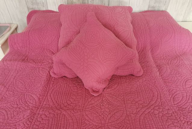 plaids, coussins, oreillers en boutis