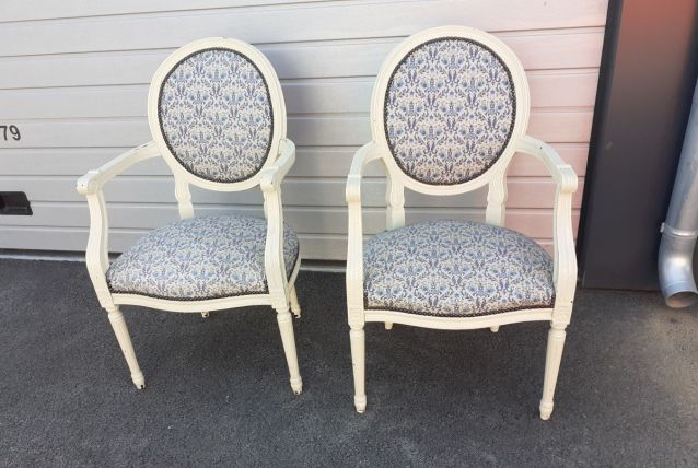 Lot de deux chaises style louis XV laqué blanc (à retoucher)