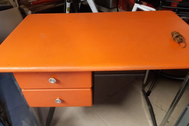 bureau vintage orange