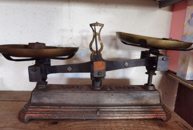 Balance française de cuisine en fonte Vintage