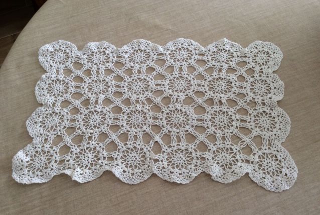 Napperon au crochet blanc