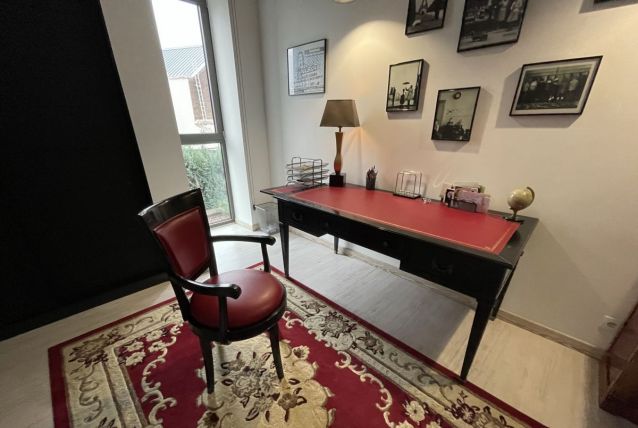 Bureau louis XVI avec son fauteuil 