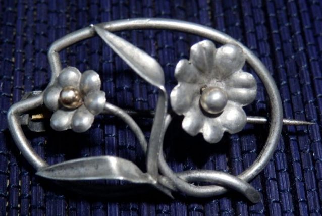 Jolie broche 1900 en argent