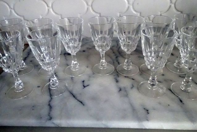 11 verres à liqueur en cristal Pompadour