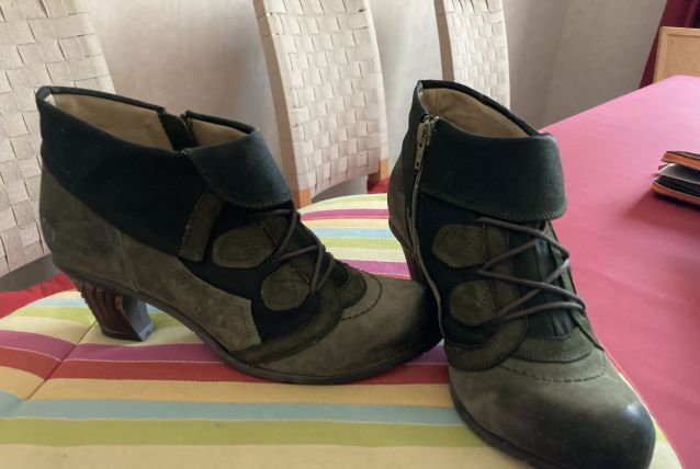 BOTTINES CUIR DEKODE  39