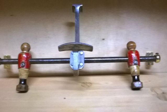 Porte-manteau baby-foot