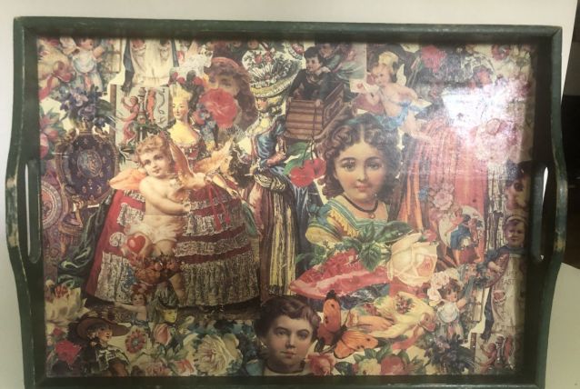 Plateau bois vert fond papier