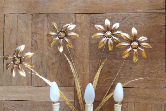 Applique en métal doré