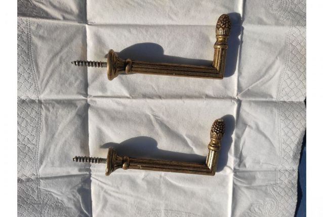 Crochet pour embrasse de rideau. Rare