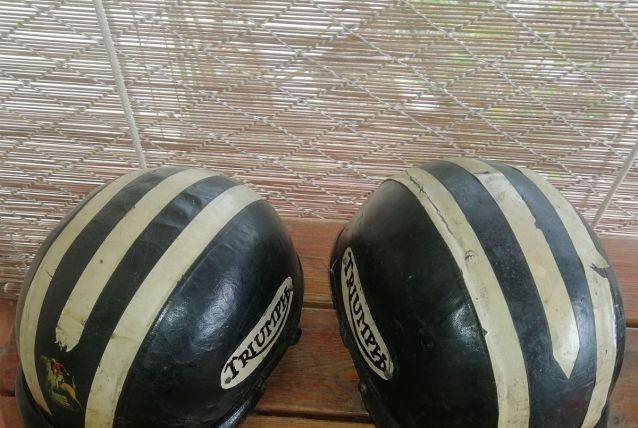 Deux Casques Bol Triumph années 60