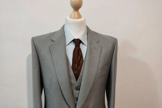 Impressionnant costume 3 pièces gris